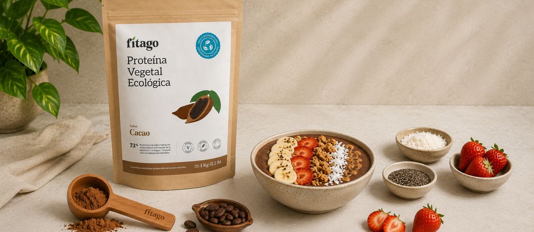 Presentación de smoothie bowl con la proteína de Fitago