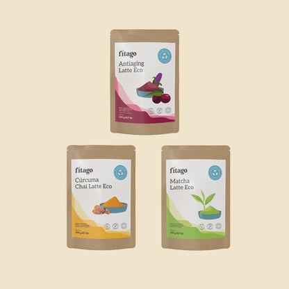 Curcuma chai latte (golden milk), matcha latte y antiaging latte